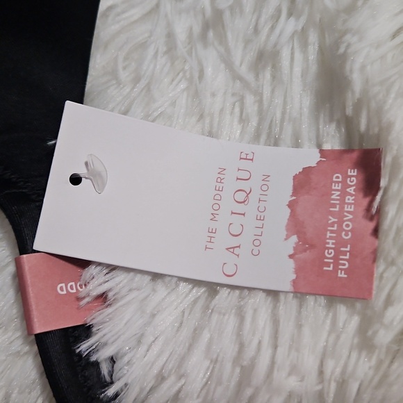 Black Molded Cup Bra with Adjustable Straps - Picture 5 of 5